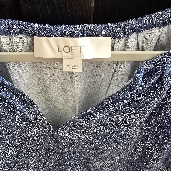 Loft Women's Paisley Puff Sleeve Split Neck Top XS NWOT - Picture 4 of 5